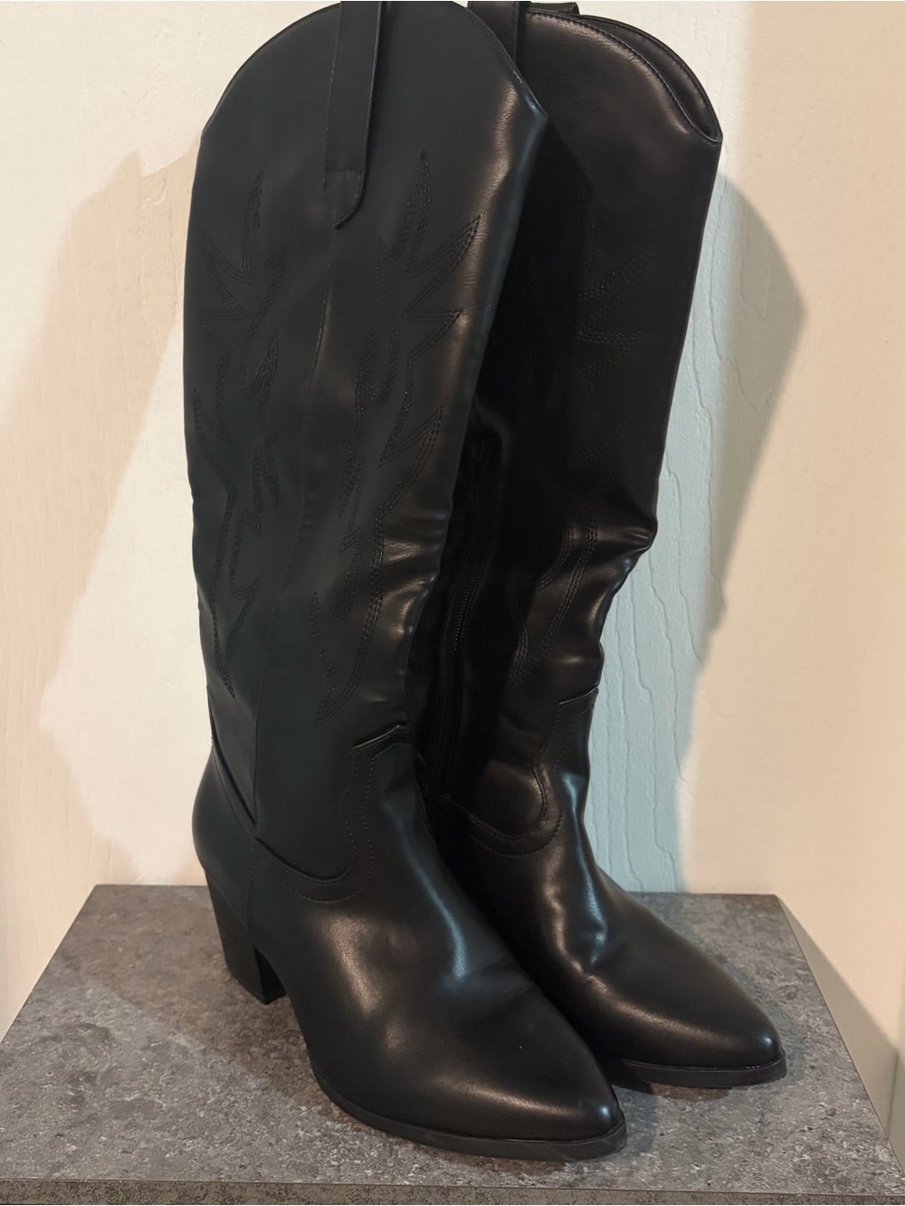 Dream Pairs Women’s Black Knee-High Western Boots size 9